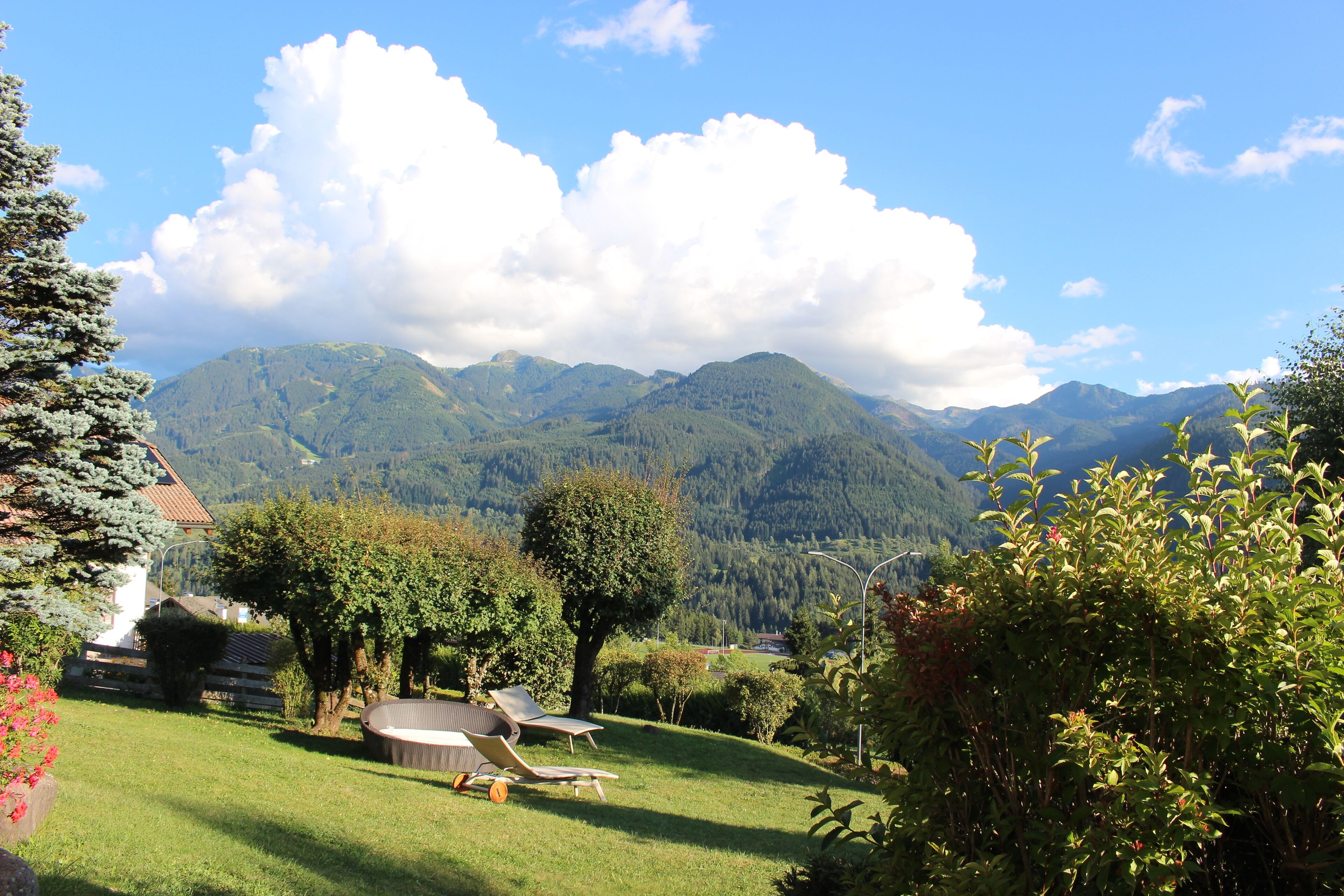 Camera Comfort, 1 camera da letto, non fumatori, vista montagna | Vista giardino