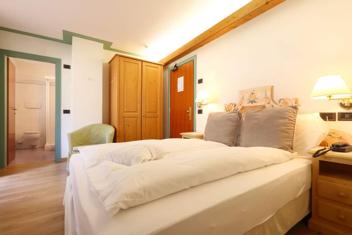 Premium bedding, down duvets, in-room safe, blackout curtains