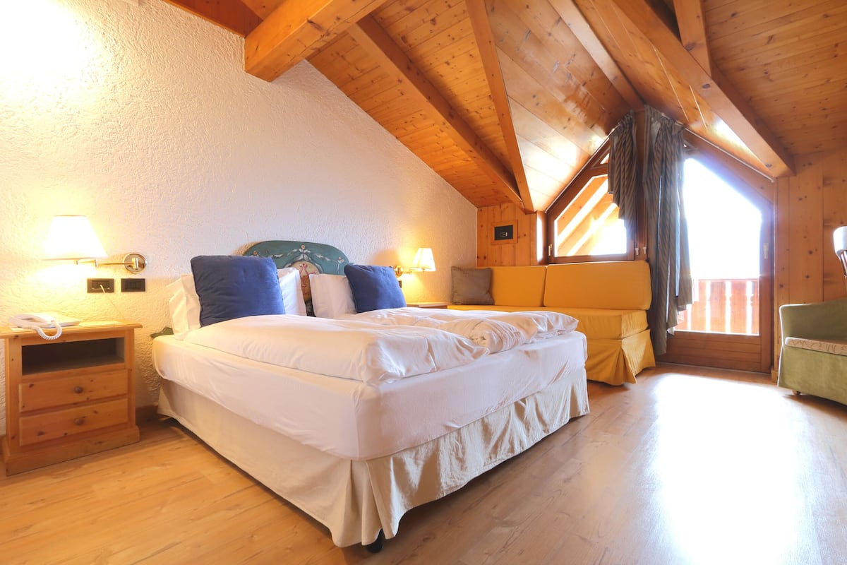 1 bedroom, premium bedding, down duvets, in-room safe