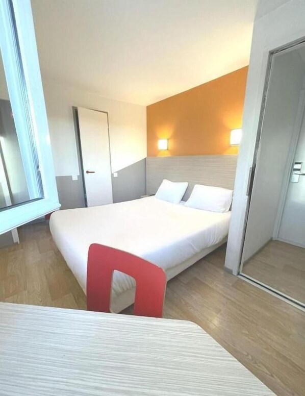 Bureau, Wi-Fi gratuit, draps fournis