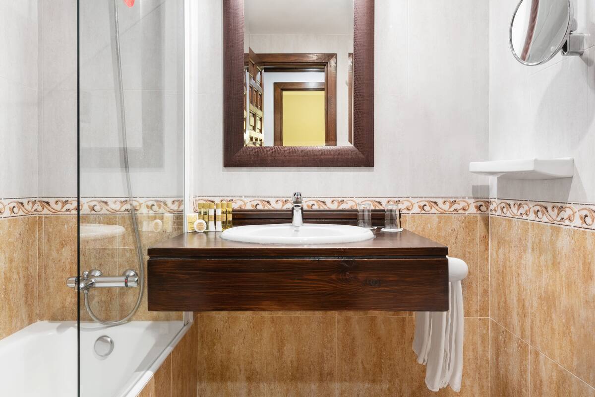 minibar, in-room safe, desk, blackout curtains