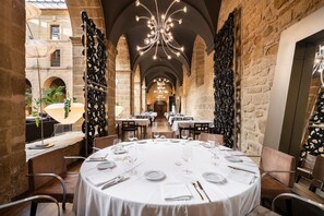 Breakfast, lunch and dinner served - Eurostars Los Agustinos (Haro)