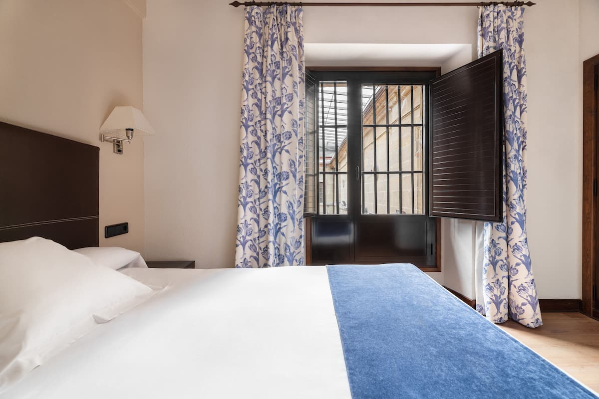 minibar, in-room safe, desk, blackout curtains