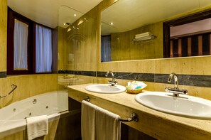 Suite | Bathroom - Hotel Infanta Cristina (Jaén)