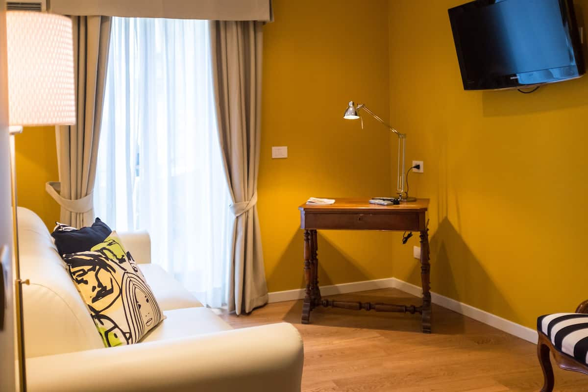 apartment | living area | flat-screen tv