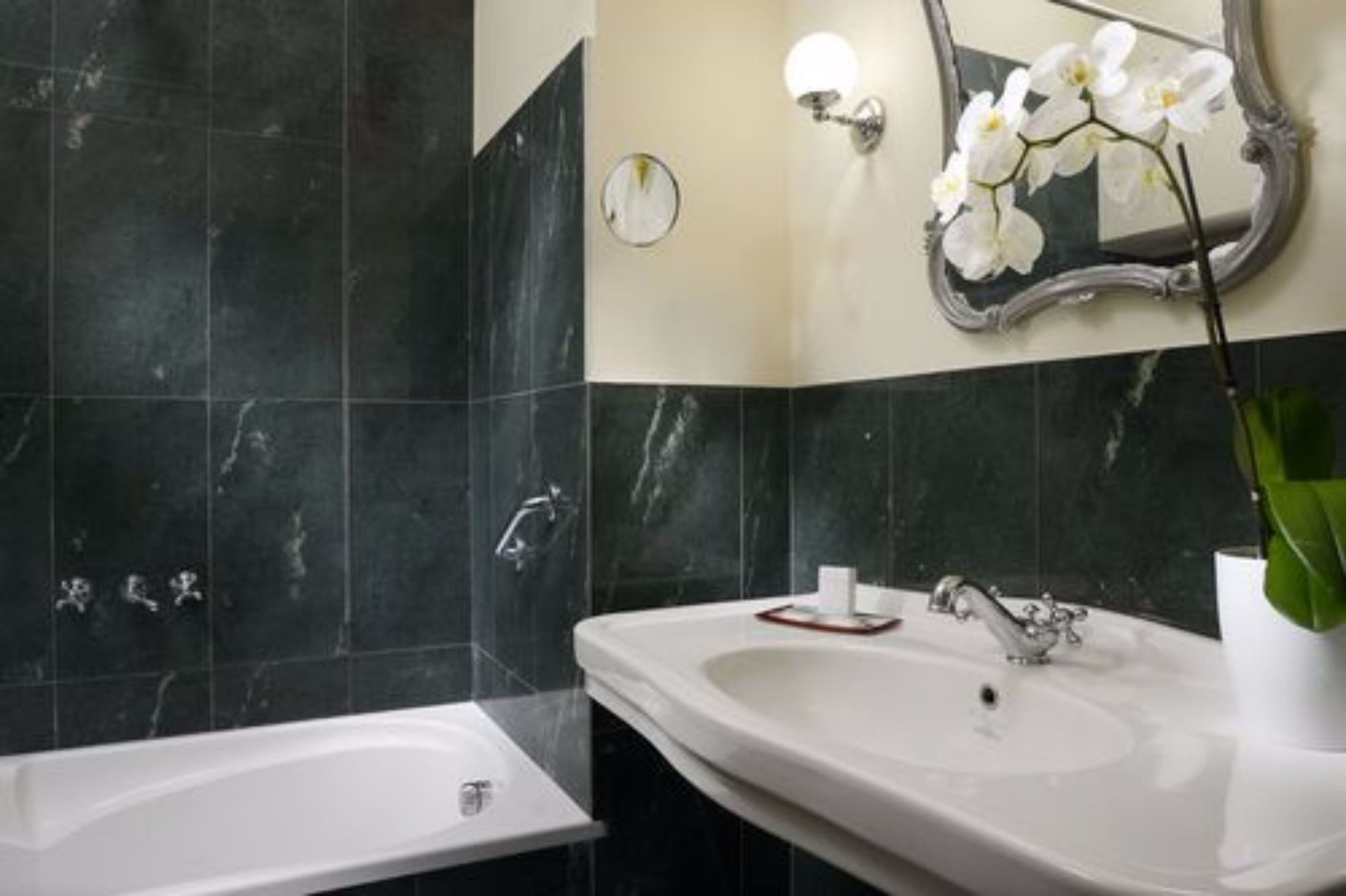 junior suite | minibar, individually decorated, desk, blackout curtains