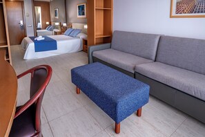 In-room safe, desk, free WiFi, bed sheets - 4R Gran Regina (Salou)