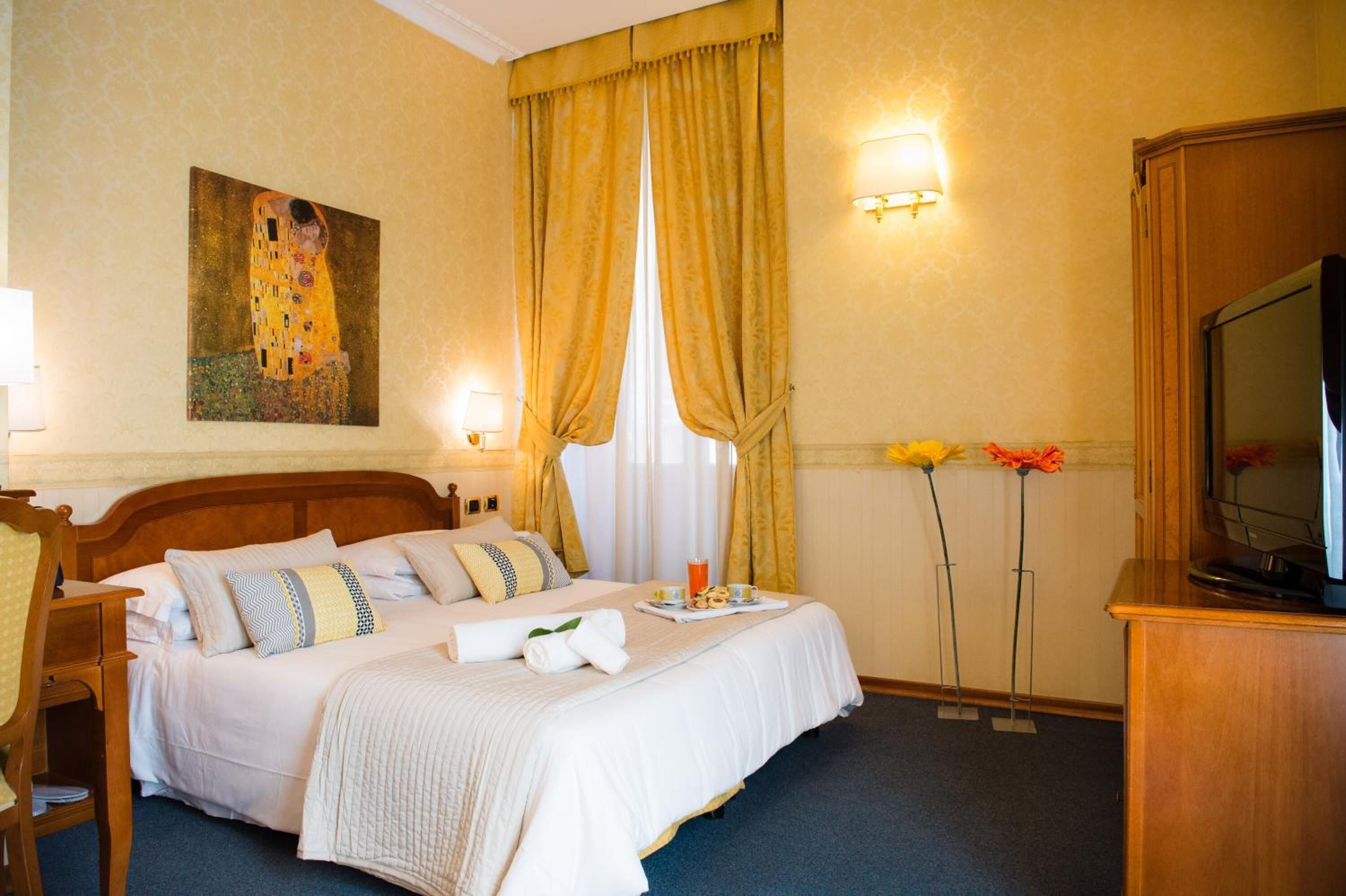 Sábanas de algodón egipcio y minibar 