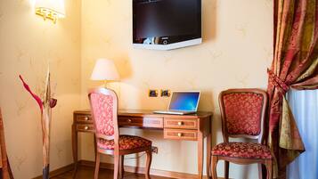 Suite junior | Centro de negocios en la habitación