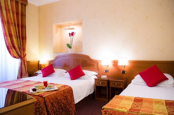 Superior Triple Room | Egyptian cotton sheets, minibar, in-room safe, desk - Amadeus (Rome)
