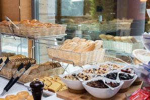 Desayuno buffet todos los días (EUR 17 por persona) 