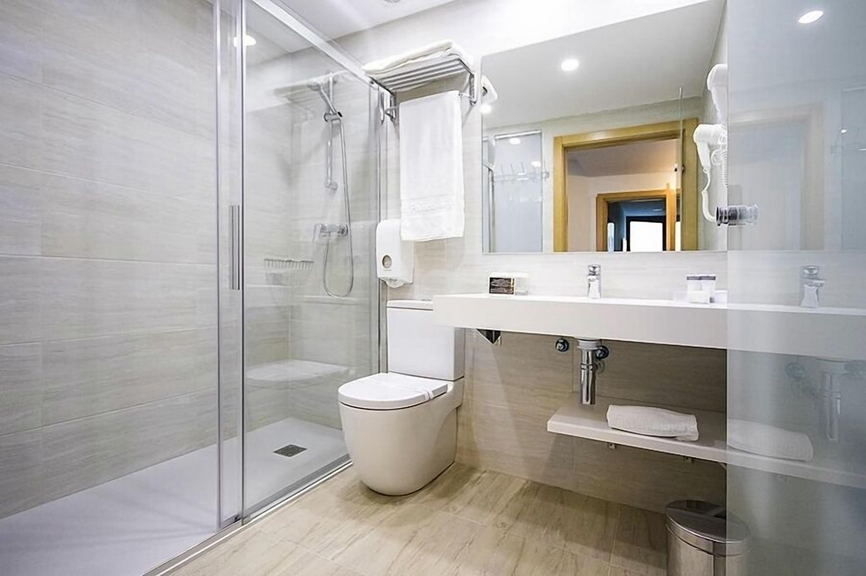 double room single use | 1 bedroom, in-room safe, laptop workspace, blackout curtains