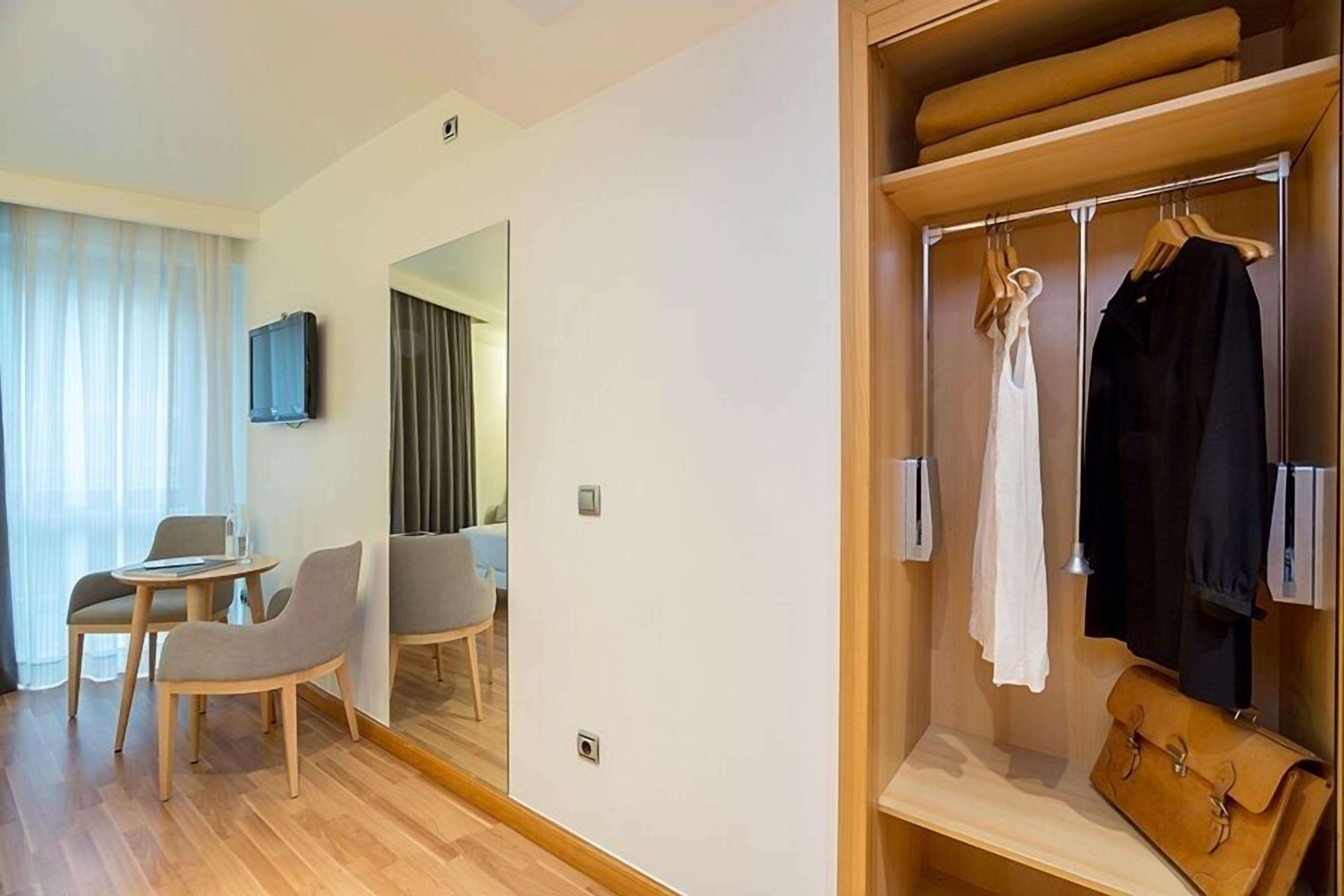 1 bedroom, in-room safe, laptop workspace, blackout curtains