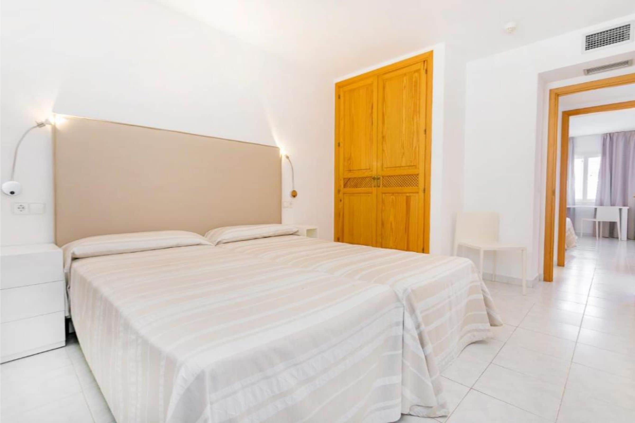 Caixa forta a l'habitació, escriptori i habitacions insonoritzades 