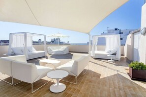 Sun deck - Duquesa Playa Aparthotel (Santa Eulalia del Rio)