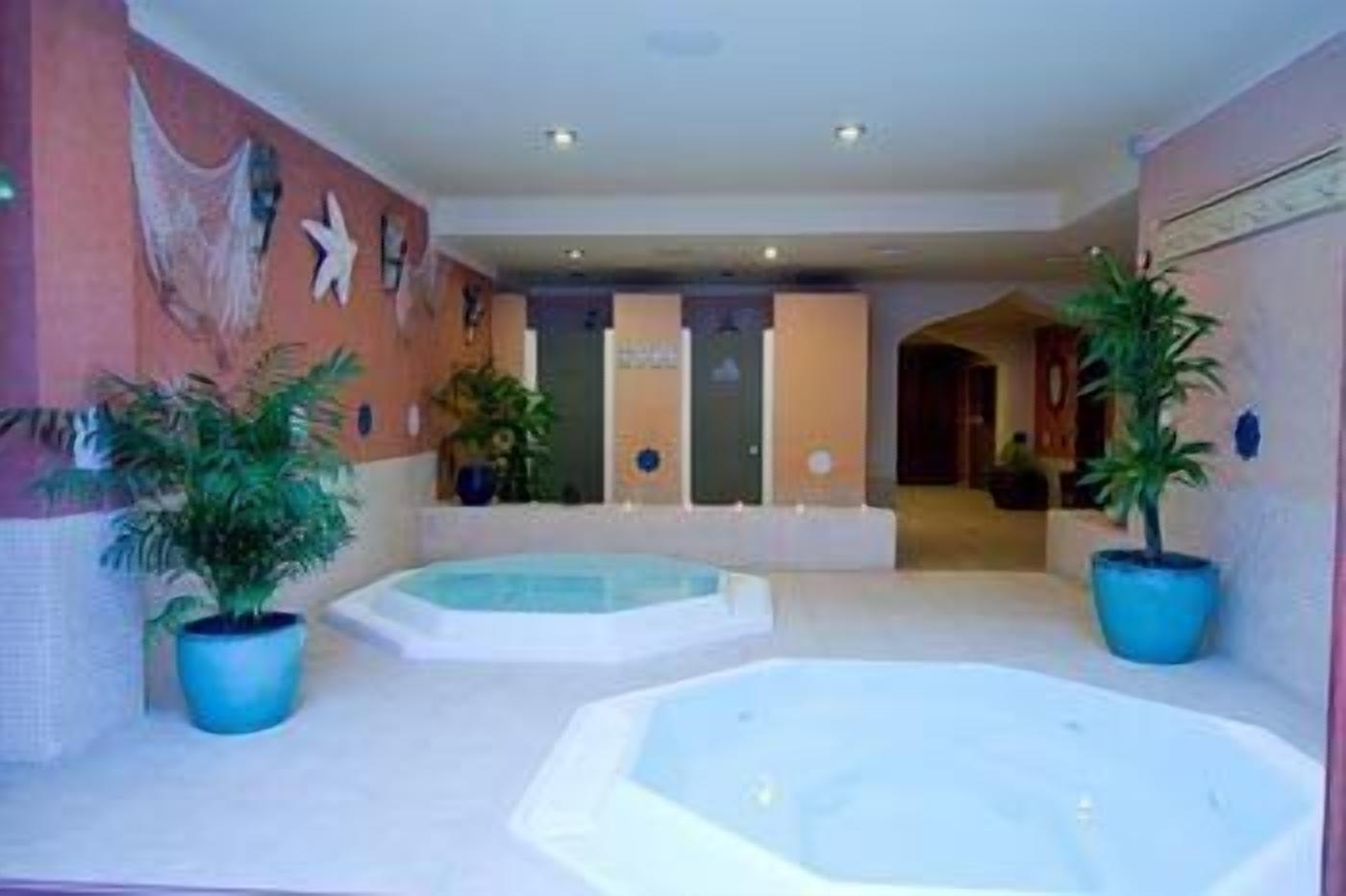 Indoor spa tub