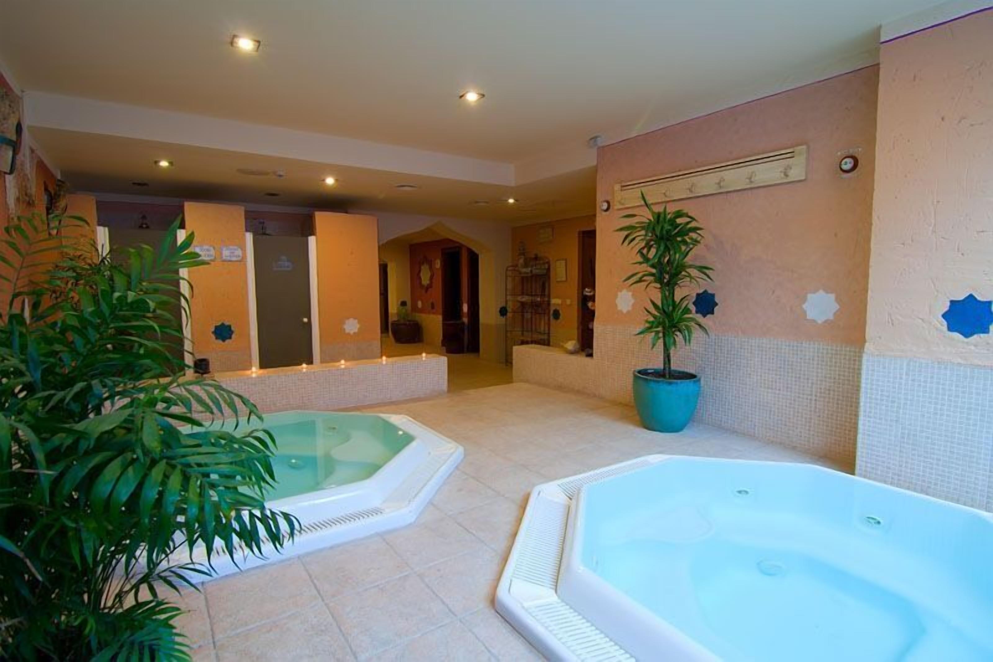 Indoor spa tub
