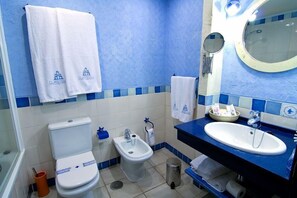 Hair dryer, towels - Aparthotel La Espadaña (Rota)