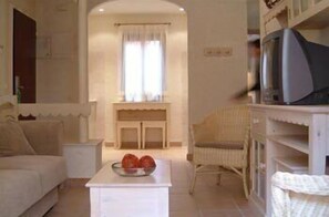 TV, DVD player - Aparthotel La Espadaña (Rota)