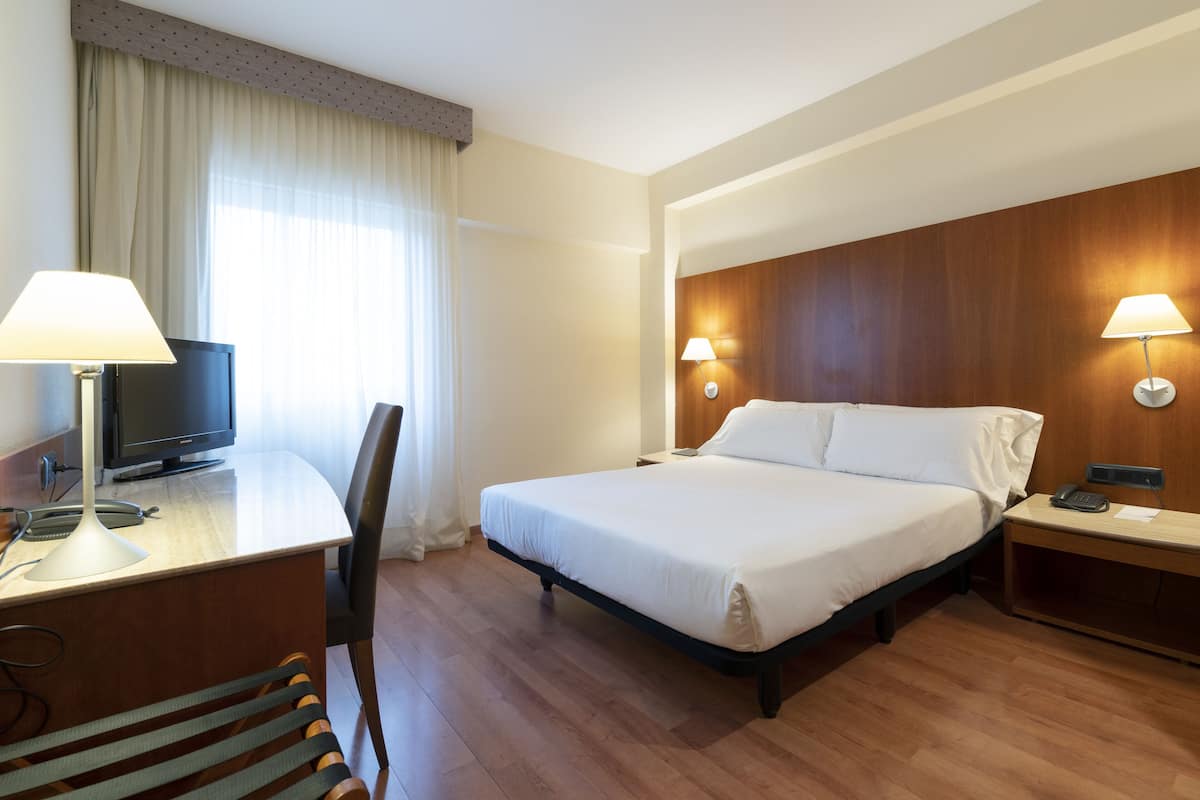 Minibar, in-room safe, desk, iron/ironing board (on request)