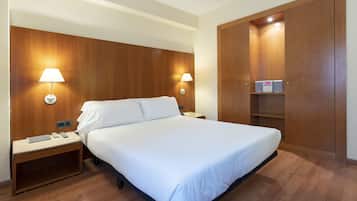 Double Room | Minibar, in-room safe, desk, iron/ironing board
