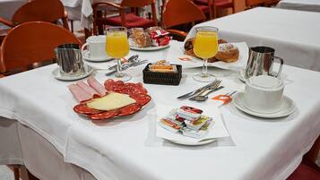 Esmorzar diari continental (12 EUR per persona)