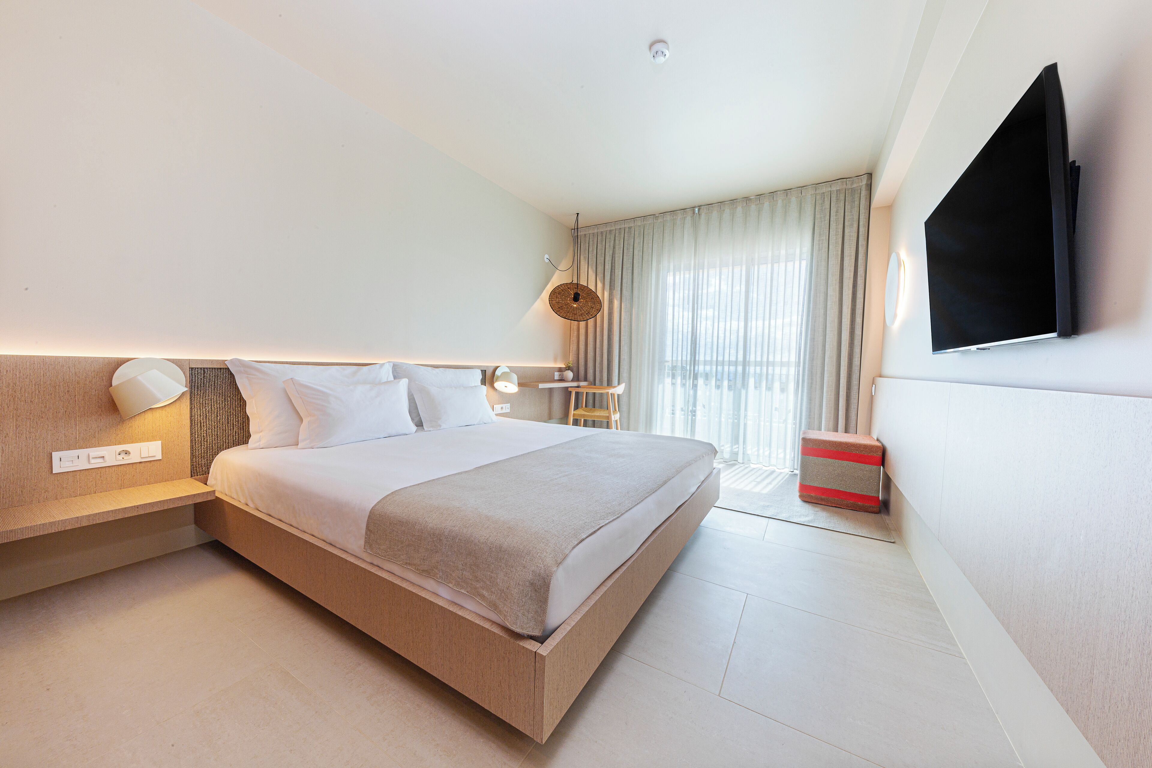 Habitació prèmium | Minibar, caixa forta a l'habitació, escriptori i cortines opaques 