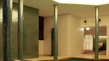 Bañera de hidromasaje cubierta