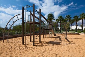 子供用の遊び場 - 屋外