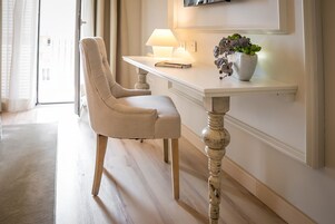 Superior Double Room | Minibar, in-room safe, desk, soundproofing