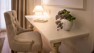 Superior Double Room | Minibar, in-room safe, desk, soundproofing