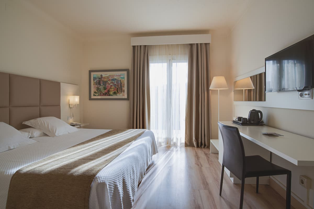 Minibar, in-room safe, desk, soundproofing