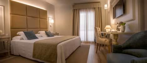 Superior Double Room | Minibar, in-room safe, desk, soundproofing