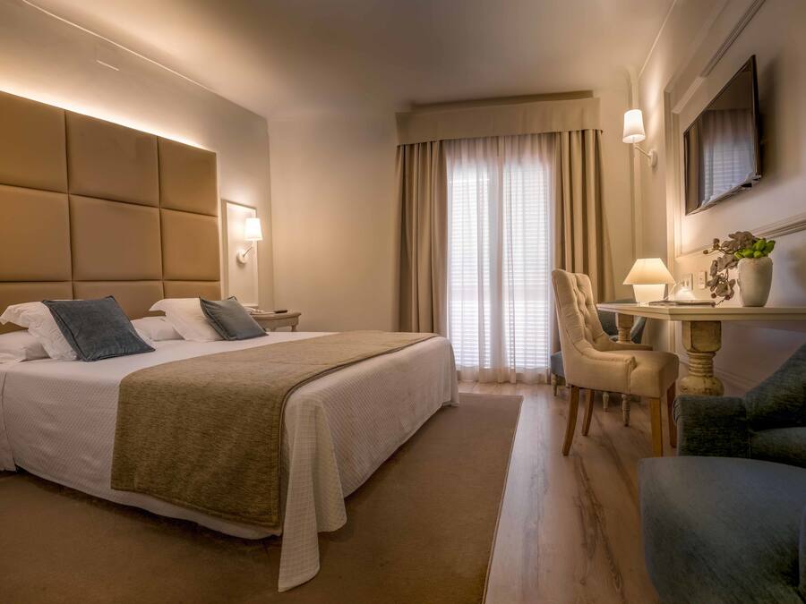 Minibar, in-room safe, desk, soundproofing