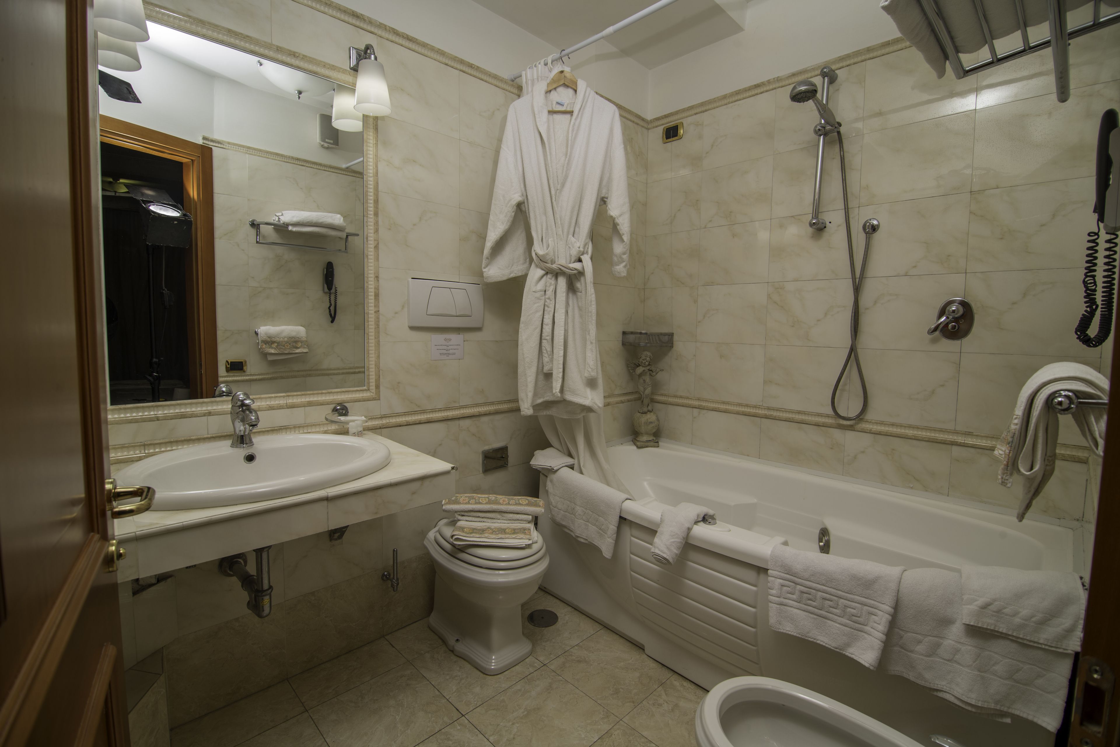 Photo - Luxury Rooms H 2000 Roma