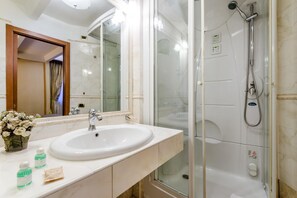 Single Room | Bathroom - Luxury Rooms H 2000 Roma (Rome)