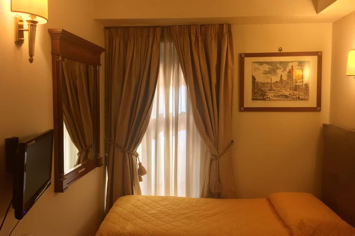 Single Room | Egyptian cotton sheets, premium bedding, pillowtop beds, minibar