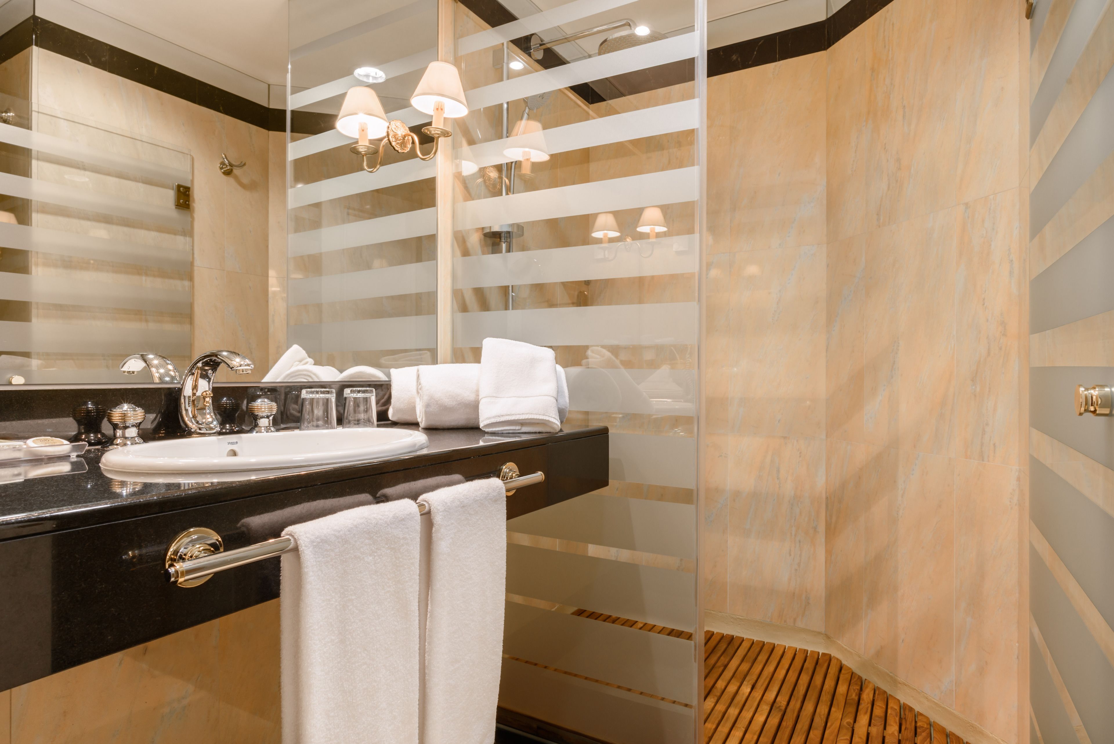 junior suite | bathroom | bathtub, eco-friendly toiletries, hair dryer, towels