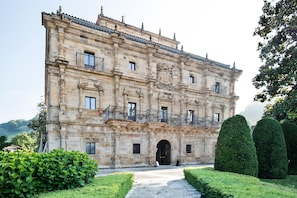Front of property - Abba Palacio de Soñanes Hotel (Villacarriedo)