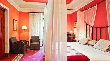 Egyptian cotton sheets, premium bedding, minibar, in-room safe