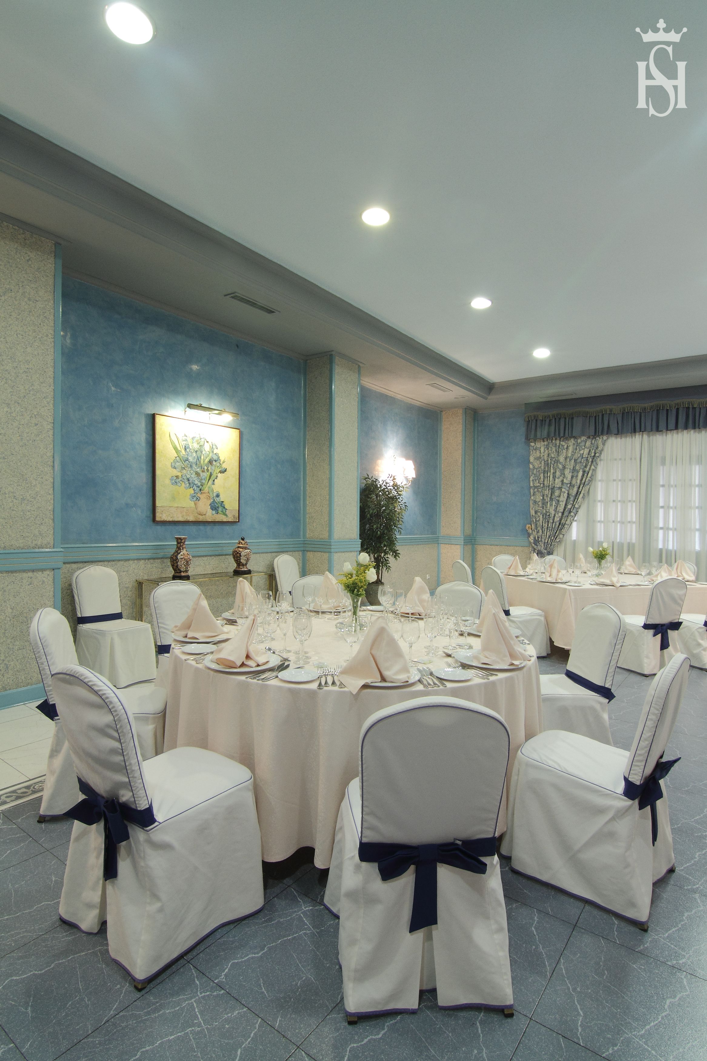 2 restaurants, serveren ontbijt, lunch, diner, Spaanse gerechten