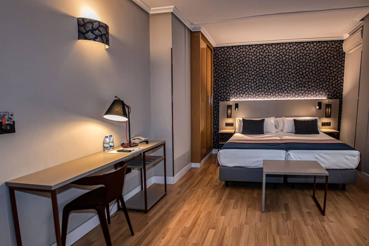 Triple Room | Down comforters, in-room safe, desk, laptop workspace