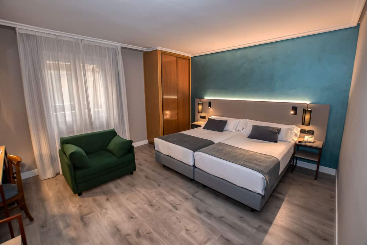 Couette en duvet d'oie, coffres-forts dans les chambres, bureau