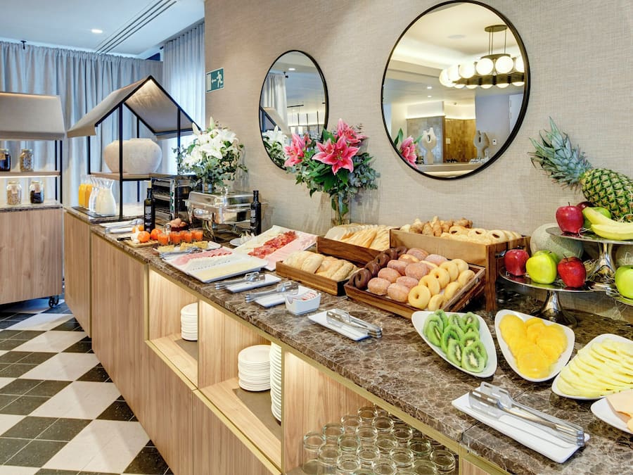 Daily buffet breakfast for a fee