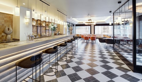 Café da manhã e almoço, culinÔria local