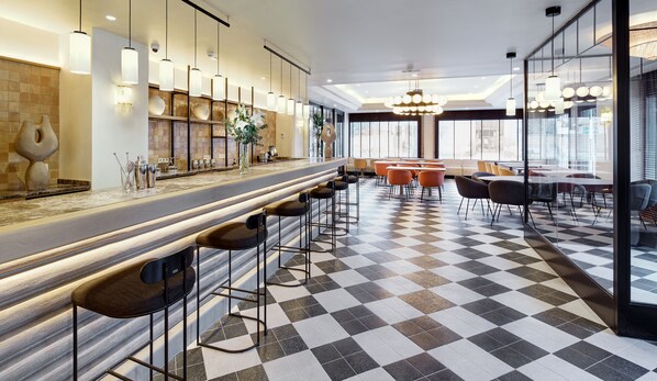 Breakfast and lunch served, local cuisine - Sercotel Hotel Pozuelo (Pozuelo de Alarcon)