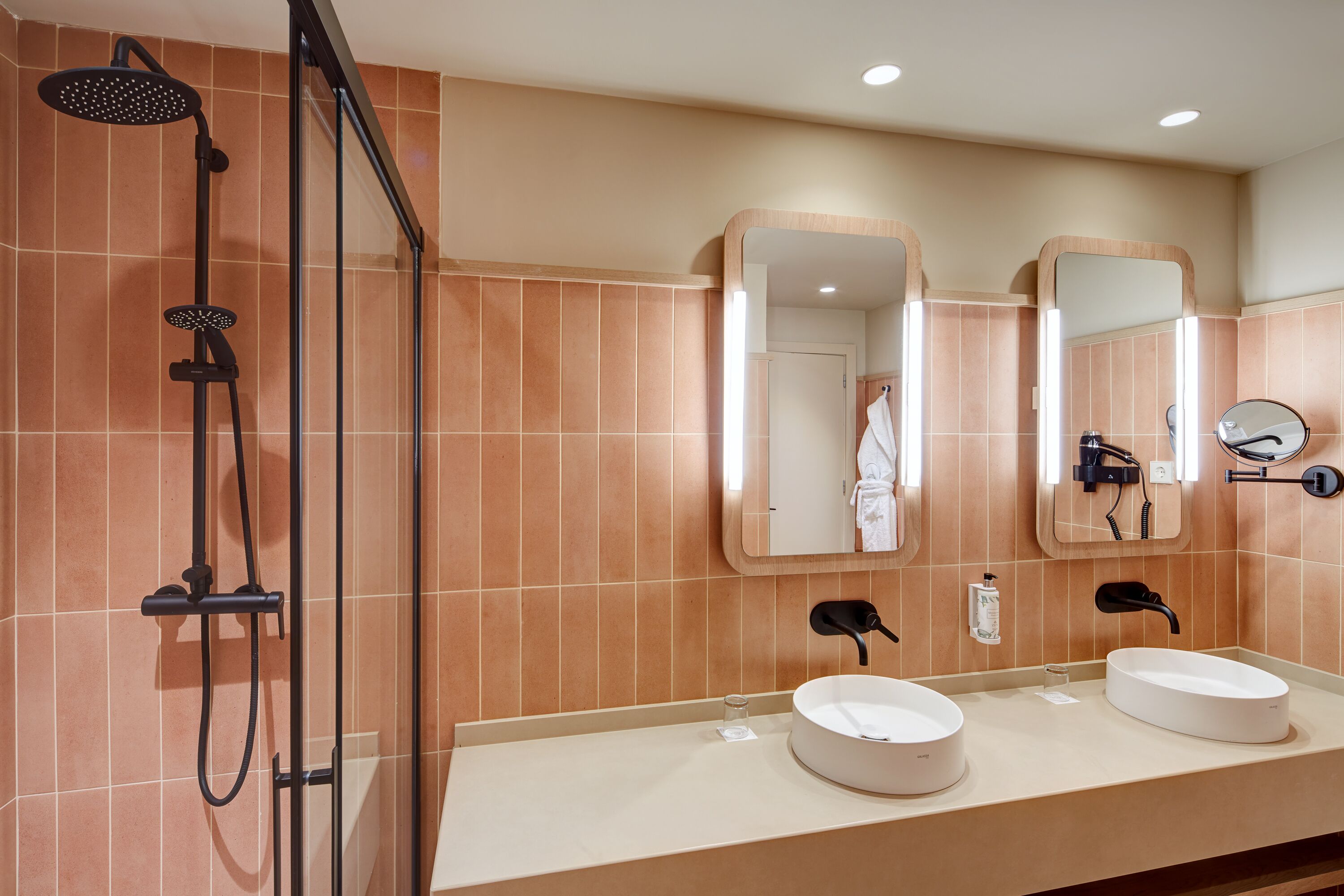 shower, free toiletries, hair dryer, towels