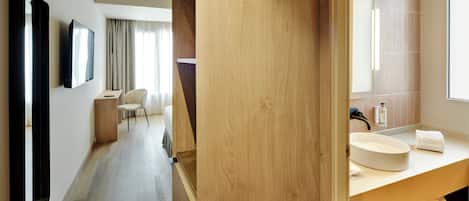 Superior Double Room | Premium bedding, minibar, in-room safe, desk