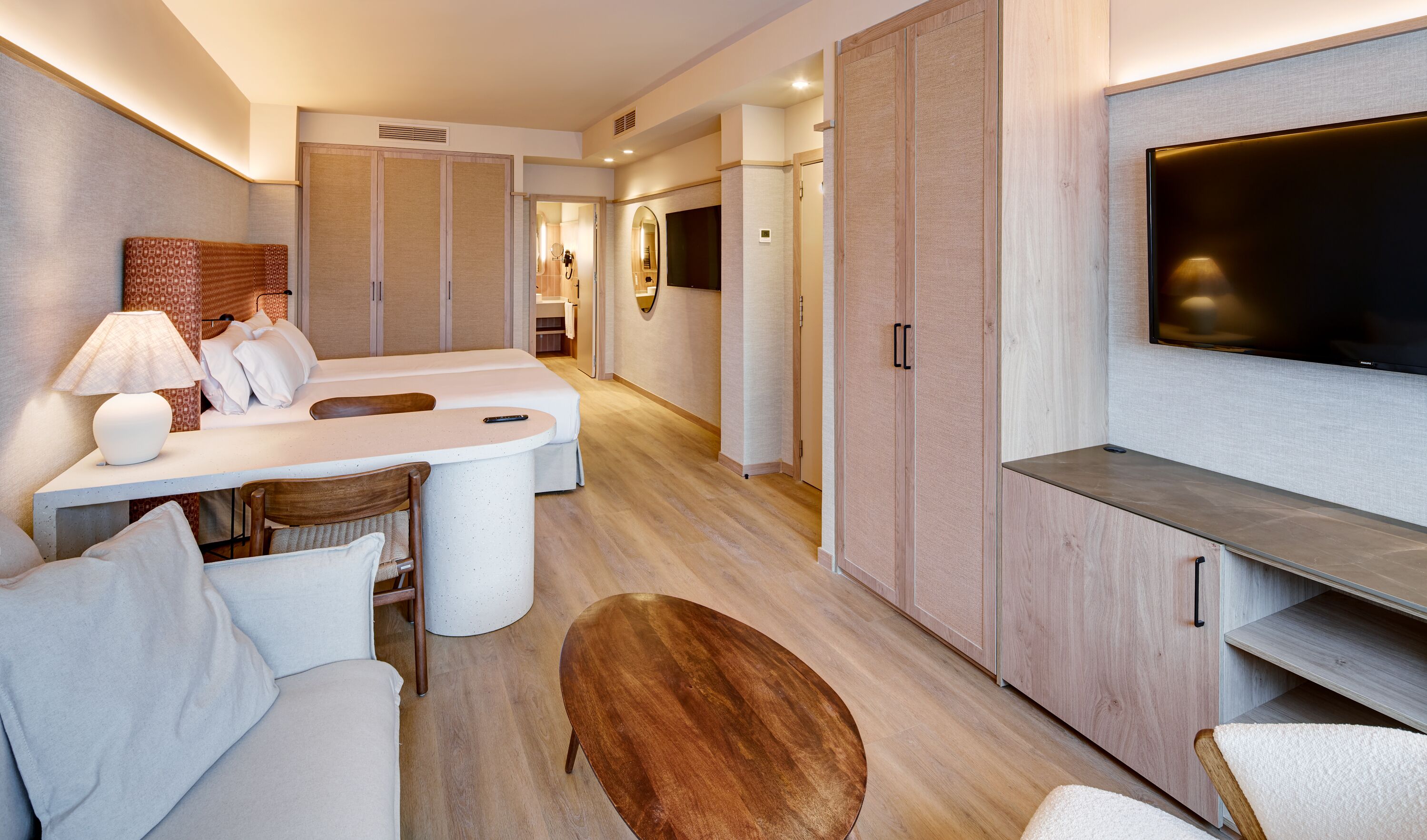 premium bedding, minibar, in-room safe, desk