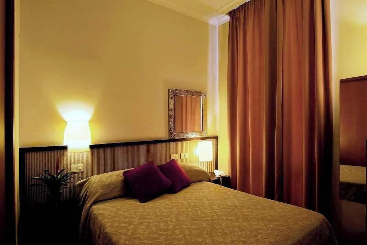 มินิบาร์, ตู้นิรภัยในห้องพัก, โต๊ะทำงาน, Wi-Fi ฟรี